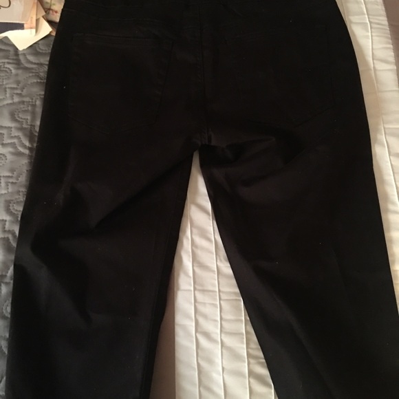 NWT black Capri - Picture 4 of 7